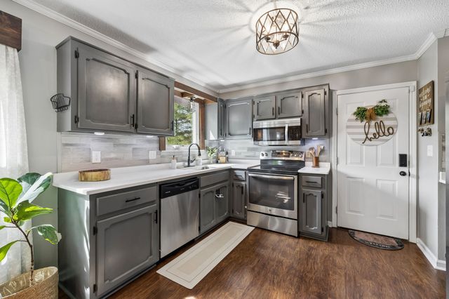 412 Lake Cir, Columbia, TN 38401