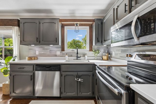 412 Lake Cir, Columbia, TN 38401