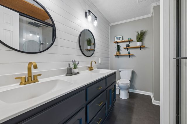 412 Lake Cir, Columbia, TN 38401