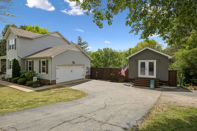 412 Lake Cir, Columbia, TN 38401