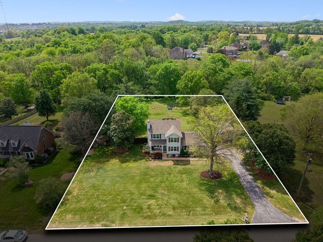 412 Lake Cir, Columbia, TN 38401