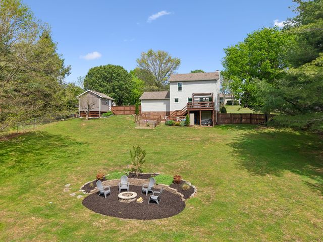 412 Lake Cir, Columbia, TN 38401