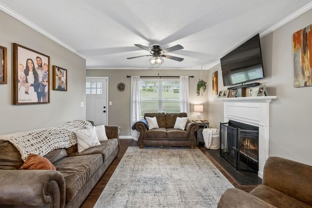 412 Lake Cir, Columbia, TN 38401