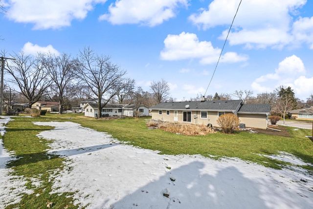 1993 Rambling Rose ROAD, Waukesha, WI 53186