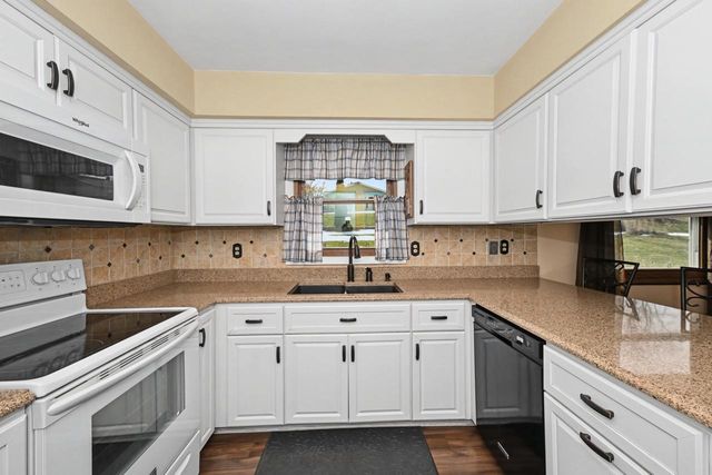 1993 Rambling Rose ROAD, Waukesha, WI 53186