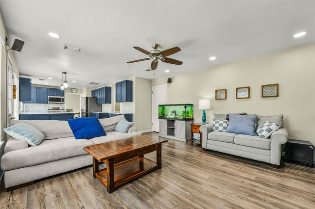 3905 Spring Circle Drive W, Pearland, TX 77584