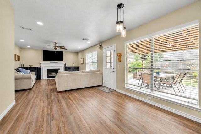 3905 Spring Circle Drive W, Pearland, TX 77584