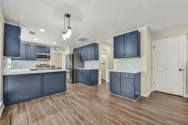 3905 Spring Circle Drive W, Pearland, TX 77584