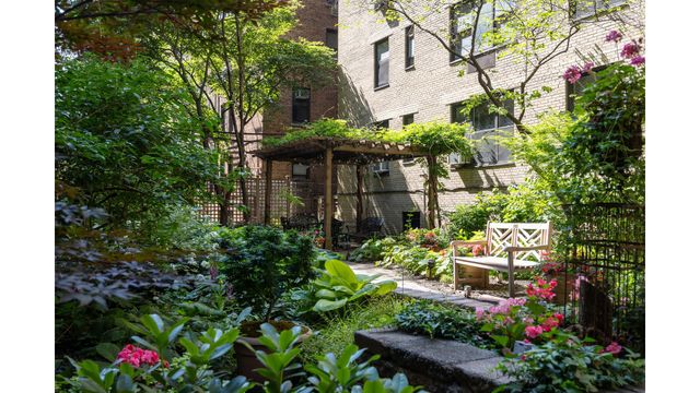 411 E 53rd St Apt 14B, New York City, NY 10022