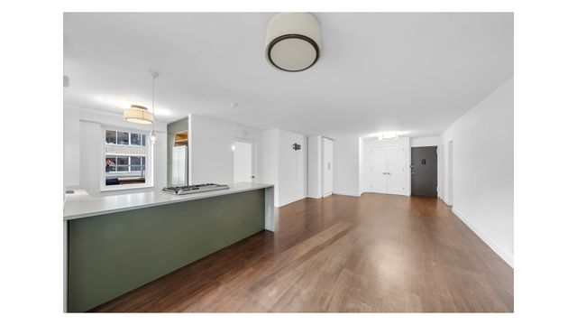 411 E 53rd St Apt 14B, New York City, NY 10022