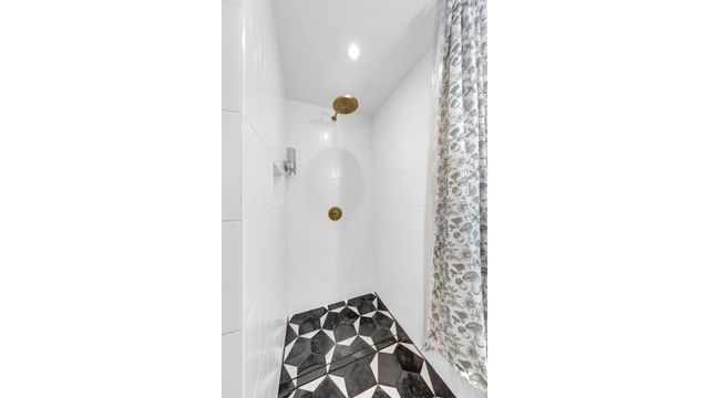 411 E 53rd St Apt 14B, New York City, NY 10022
