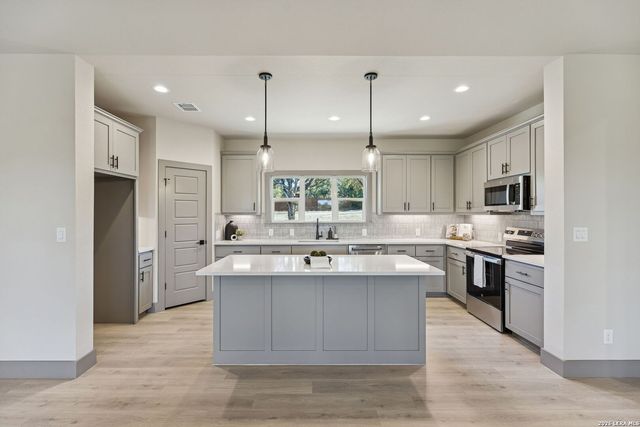 1513 Redwood, Fischer, TX 78623