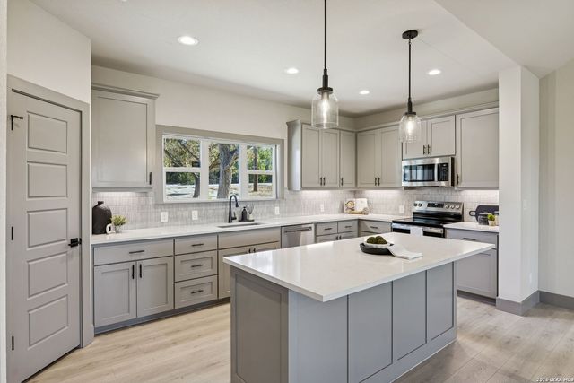 1513 Redwood, Fischer, TX 78623