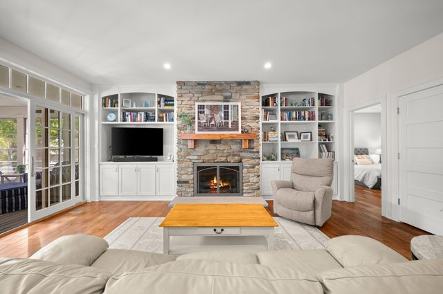 47118 Oak Avenue, Grand Beach, MI 49117