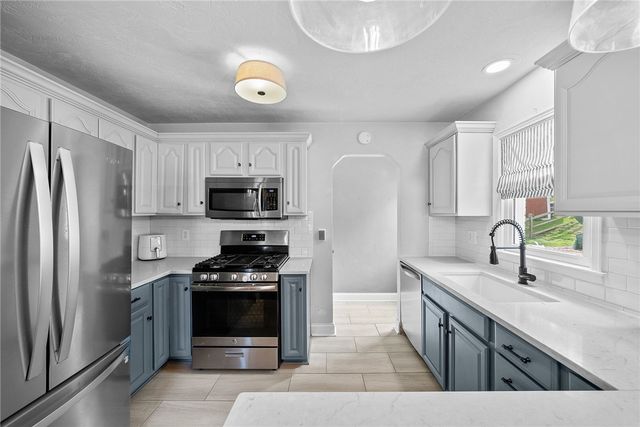 528 Glenrock Dr, Bethel Park, PA 15102