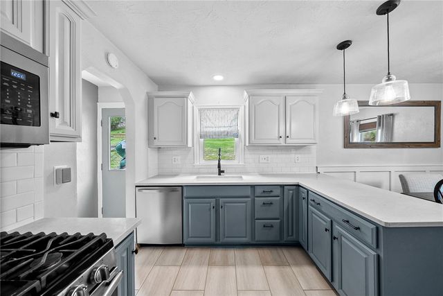 528 Glenrock Dr, Bethel Park, PA 15102