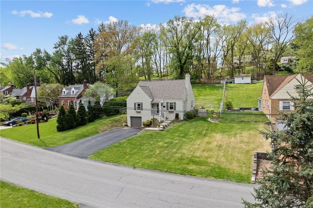 528 Glenrock Dr, Bethel Park, PA 15102