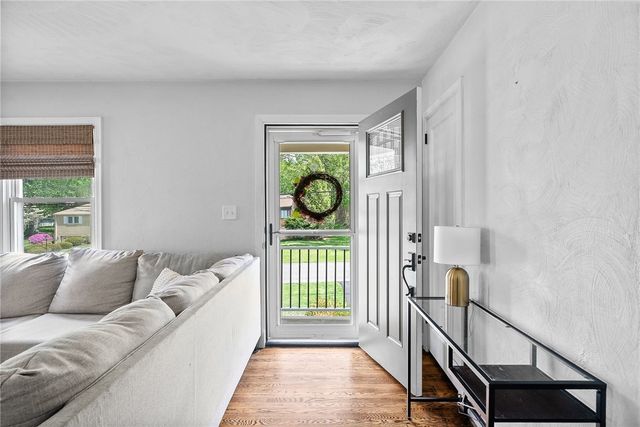 528 Glenrock Dr, Bethel Park, PA 15102