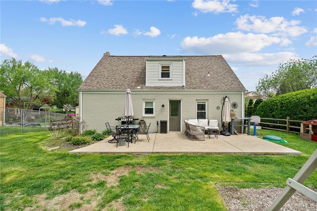 528 Glenrock Dr, Bethel Park, PA 15102