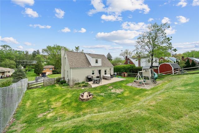 528 Glenrock Dr, Bethel Park, PA 15102