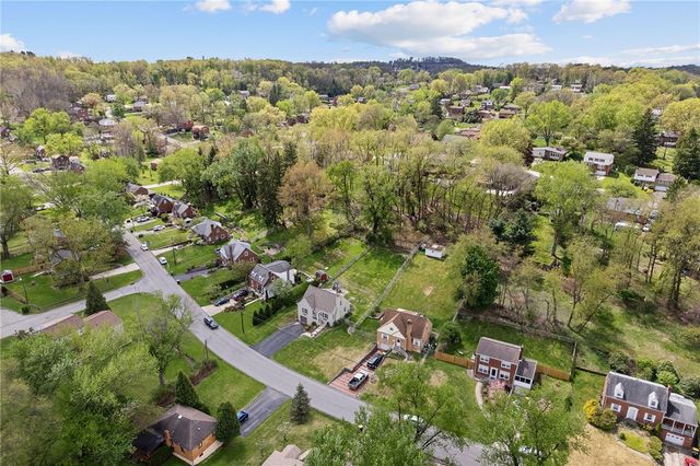 528 Glenrock Dr, Bethel Park, PA 15102