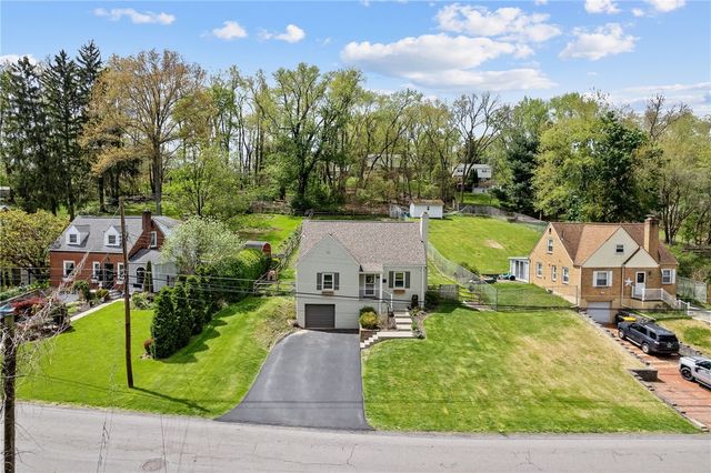 528 Glenrock Dr, Bethel Park, PA 15102