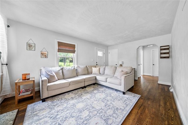 528 Glenrock Dr, Bethel Park, PA 15102