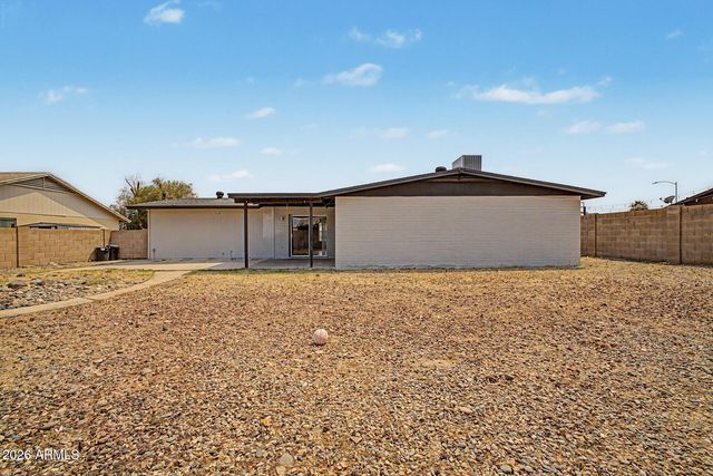 10448 W SELDON Lane, Peoria, AZ 85345