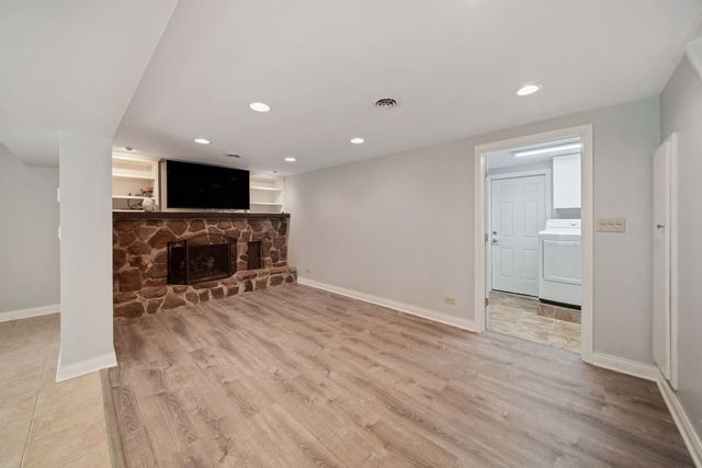 1530 Central Avenue, Deerfield, IL 60015