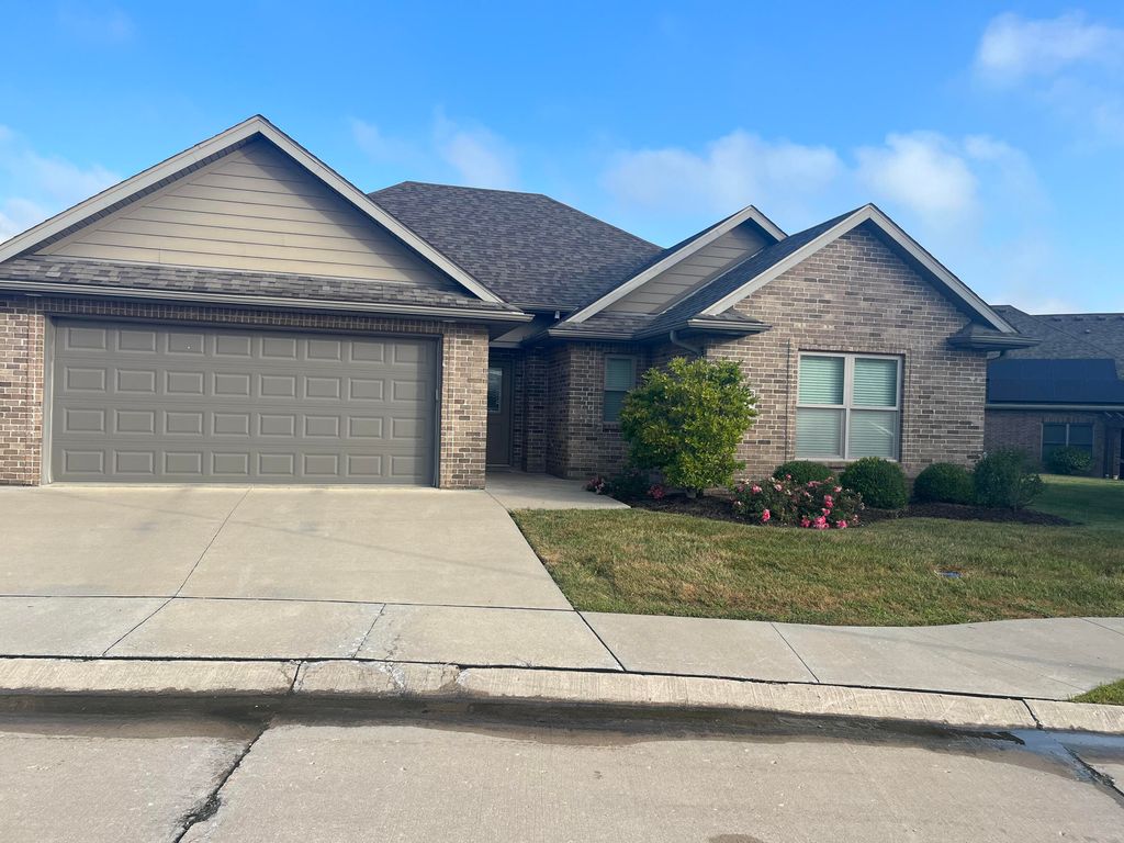 1707 TRELLIS LN, Columbia, MO 65201
