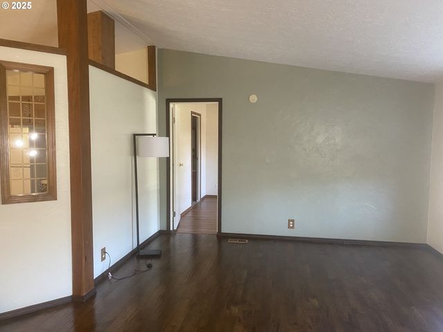 27645 SNYDER Rd 74, Junction City, OR 97448