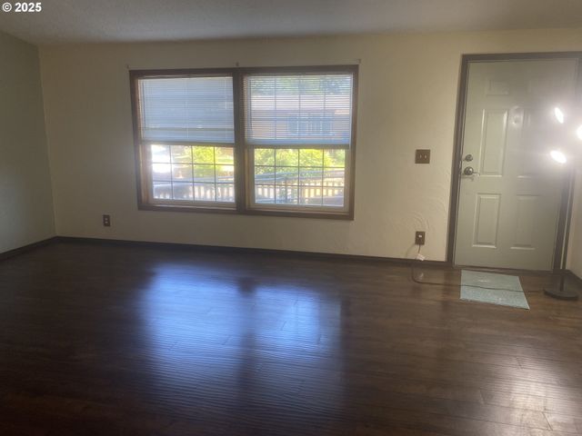 27645 SNYDER Rd 74, Junction City, OR 97448