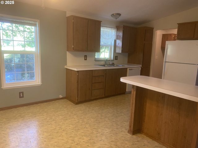 27645 SNYDER Rd 74, Junction City, OR 97448