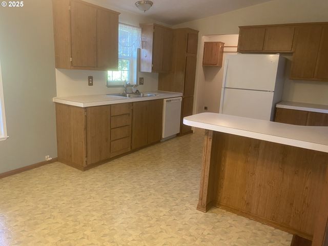 27645 SNYDER Rd 74, Junction City, OR 97448