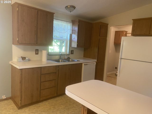 27645 SNYDER Rd 74, Junction City, OR 97448