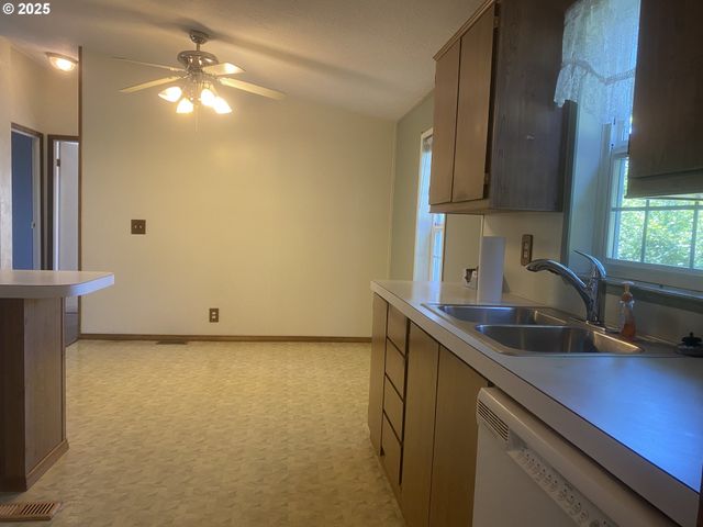 27645 SNYDER Rd 74, Junction City, OR 97448