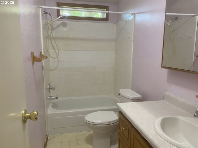 27645 SNYDER Rd 74, Junction City, OR 97448