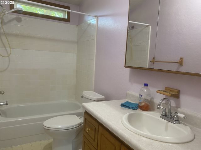 27645 SNYDER Rd 74, Junction City, OR 97448