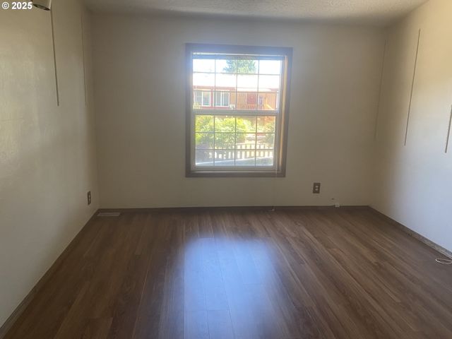 27645 SNYDER Rd 74, Junction City, OR 97448