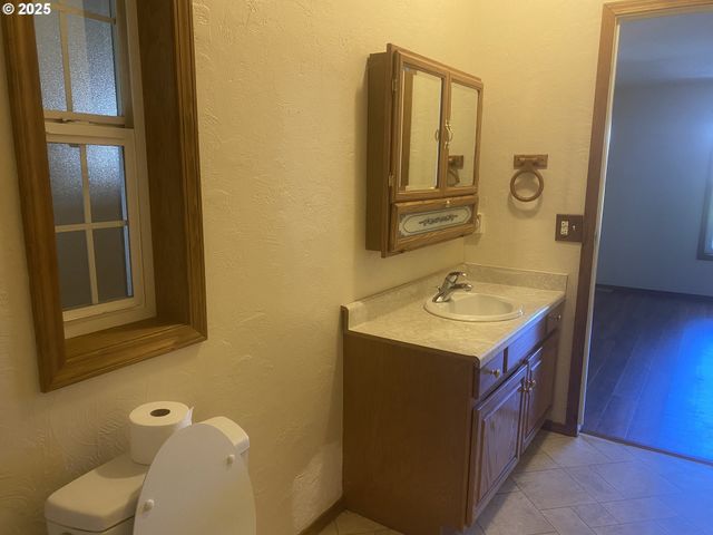 27645 SNYDER Rd 74, Junction City, OR 97448