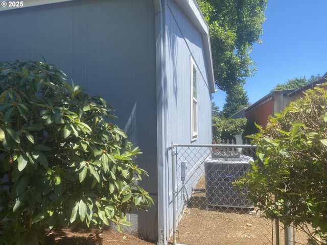 27645 SNYDER Rd 74, Junction City, OR 97448