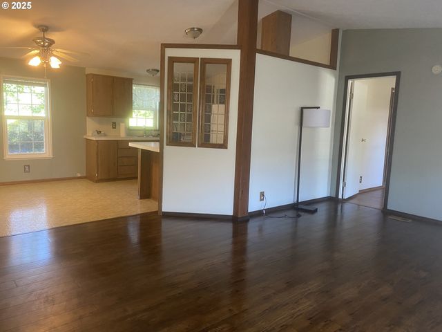 27645 SNYDER Rd 74, Junction City, OR 97448