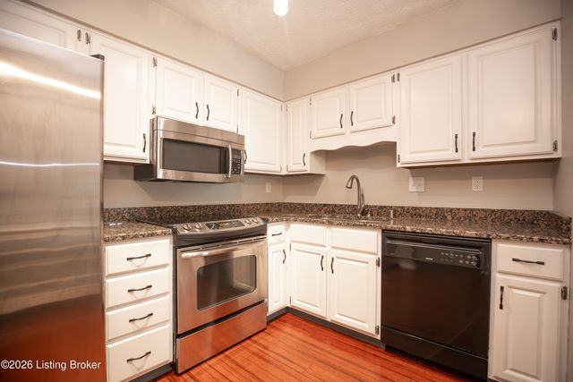 708 Forest Park Rd, Louisville, KY 40223