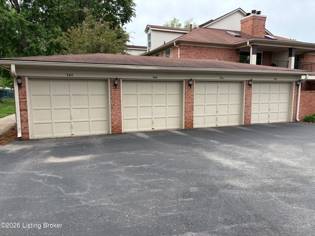 708 Forest Park Rd, Louisville, KY 40223