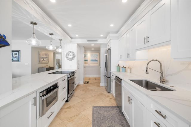 2525 GULF OF MEXICO DRIVE 3D, Longboat Key, FL 34228