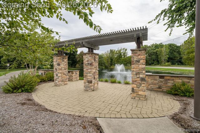 258 Westbrooke Drive, Oakland, MI 48363