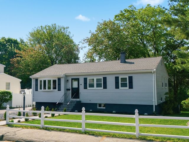60 Pond Ln, Randolph, MA 02368