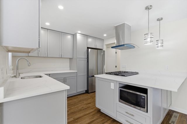 60 Pond Ln, Randolph, MA 02368