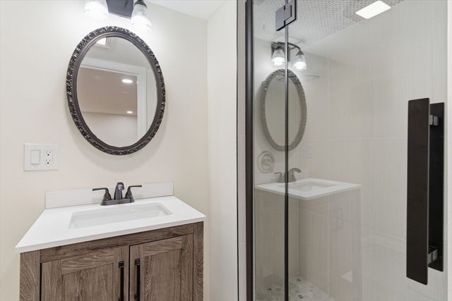 60 Pond Ln, Randolph, MA 02368