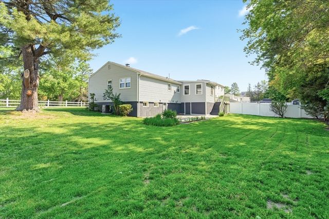 60 Pond Ln, Randolph, MA 02368